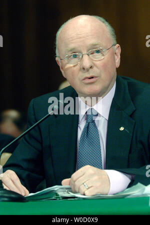 Président et chef de la Chevron Corp. David O'Reilly témoigne devant un comité judiciaire du Sénat audition sur la consolidation dans l'industrie du pétrole et du gaz et son résultat de l'augmentation des prix, à Washington le 14 mars 2006. (UPI Photo/Kevin Dietsch) Banque D'Images