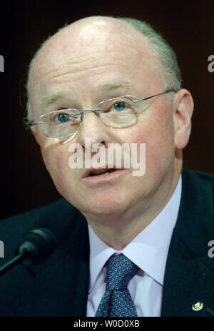 Président et chef de la Chevron Corp. David O'Reilly témoigne devant un comité judiciaire du Sénat audition sur la consolidation dans l'industrie du pétrole et du gaz et son résultat de l'augmentation des prix, à Washington le 14 mars 2006. (UPI Photo/Kevin Dietsch) Banque D'Images