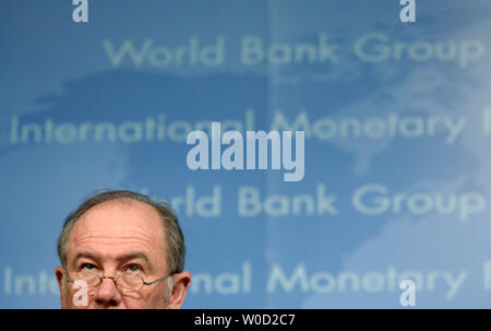 Le Directeur général du FMI, Rodrigo de Rato assiste à la conférence de presse du Comité du développement Président au Fonds monétaire international à Washington, le 23 avril 2006. Cette conférence s'est terminée l'assemblée annuelle du Fonds monétaire international et de la Banque mondiale, réunions du printemps. (UPI Photo/Kevin Dietsch) Banque D'Images