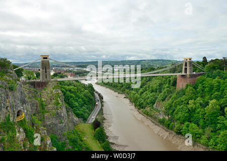 Clifton Suspension Bridge over River Avon de Avon Gorge à Bristol, photographié en juin 2019 Banque D'Images