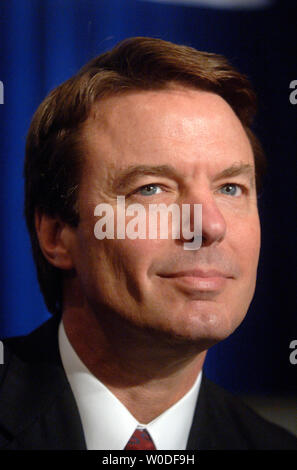 Candidat à la présidence John Edwards aborde la Communications Workers of America (CWA) Legislative-Political, conférence nationale à Washington le 27 mars 2007. (UPI Photo/Kevin Dietsch) Banque D'Images