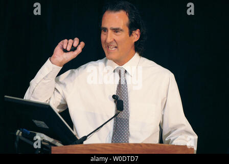 Craig Mello, le prix Nobel 2006 de physiologie ou médecine, parle à un public au sujet de sa découverte de l'interférence ARN, à la Bibliothèque du Congrès à Washington le 26 juillet 2007. (Photo d'UPI/Alexis C. Glenn) Banque D'Images