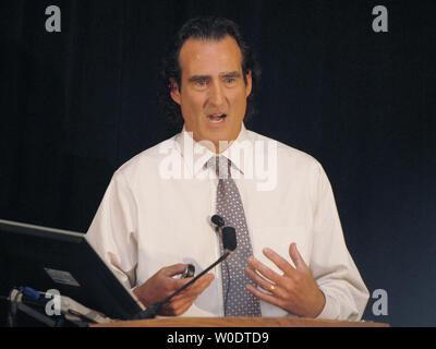 Craig Mello, le prix Nobel 2006 de physiologie ou médecine, parle à un public au sujet de sa découverte de l'interférence ARN, à la Bibliothèque du Congrès à Washington le 26 juillet 2007. (Photo d'UPI/Alexis C. Glenn) Banque D'Images