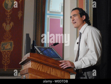 Craig Mello, le prix Nobel 2006 de physiologie ou médecine, parle à un public au sujet de sa découverte de l'interférence ARN, à la Bibliothèque du Congrès à Washington le 26 juillet 2007. (Photo d'UPI/Alexis C. Glenn) Banque D'Images