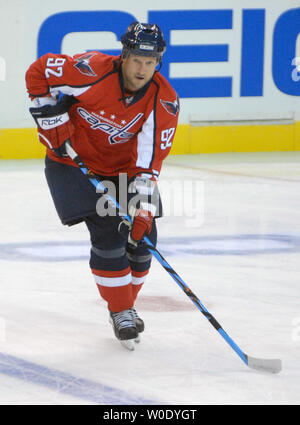 Les Capitals de Washington Michael Nylander, à partir de la Suède, joue contre les Hurricanes de la Caroline au Verizon Center à Washington le 6 octobre 2007. (Photo d'UPI/Alexis C. Glenn).. Banque D'Images
