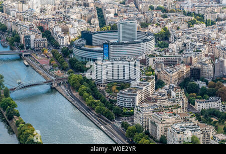France, 16ème arrondissement de Paris, vue de la Tour Eiffel (Seine, rail pont Rouelle, Maison de la Radio) Banque D'Images