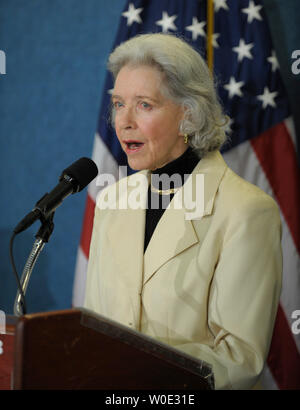 L'actrice Marsha Hunt parle sur la liste noire de Hollywood mis sur dans les années 1950, le communisme effrayer au National Press Club à Washington le 13 décembre 2007. (Photo d'UPI/Roger L. Wollenberg) Banque D'Images