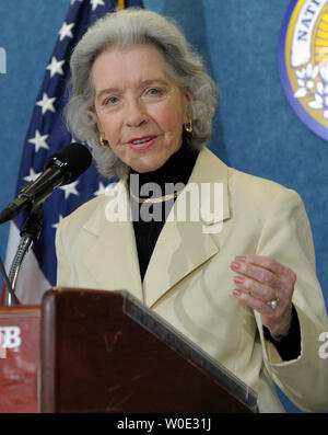 L'actrice Marsha Hunt parle sur la liste noire de Hollywood mis sur dans les années 1950, le communisme effrayer au National Press Club à Washington le 13 décembre 2007. (Photo d'UPI/Roger L. Wollenberg) Banque D'Images