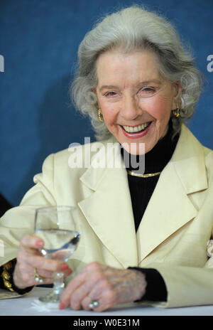 L'actrice Marsha Hunt parle sur la liste noire de Hollywood mis sur dans les années 1950, le communisme effrayer au National Press Club à Washington le 13 décembre 2007. (Photo d'UPI/Roger L. Wollenberg) Banque D'Images