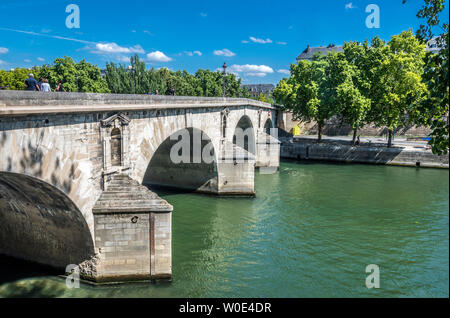 La France, 4ème arrondissement de Paris, l'Ile Saint-Louis, la Seine et le pont Marie (17e siècle) vue depuis le quai d'Anjou Banque D'Images