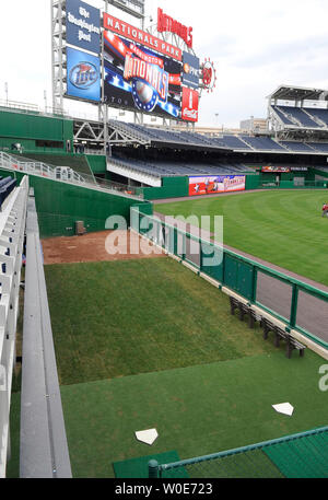 Un taureau à Washington Nationals presque terminé nouveau stade, parc nationaux, est perçue à Washington le 22 mars 2008. Le stade a accueilli un match de baseball entre George Washington University et l'université. Les ressortissants étrangers ouvrent leur saison au parc nationaux le 30 mars contre les Braves d'Atlanta. (UPI Photo/Kevin Dietsch) Banque D'Images