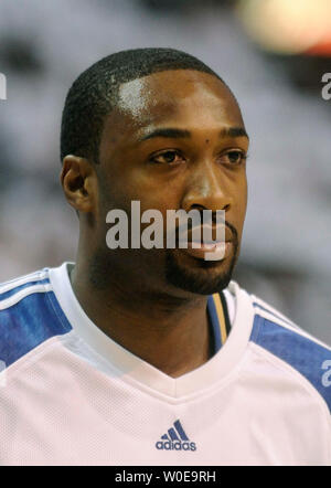 Washington Wizards Gilbert Arenas se réchauffe avant de jouer contre les cavaliers de Cleveland au cours de trois jeux de tables rondes l'une des finales de NBA au Verizon Center à Washington le 24 avril 2008. Washington a défait les Cavaliers 108-72. (UPI Photo/Kevin Dietsch) Banque D'Images