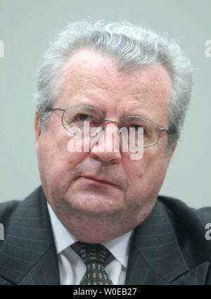 John Hofmeister, président de la société pétrolière Shell, témoigne devant un comité judiciaire de la Chambre audience sur la hausse du prix du pétrole à Washington le 22 mai 2008. (UPI Photo/Kevin Dietsch) Banque D'Images