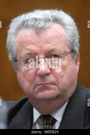 John Hofmeister, président de la société pétrolière Shell, témoigne devant un comité judiciaire de la Chambre audience sur la hausse du prix du pétrole à Washington le 22 mai 2008. (UPI Photo/Kevin Dietsch) Banque D'Images