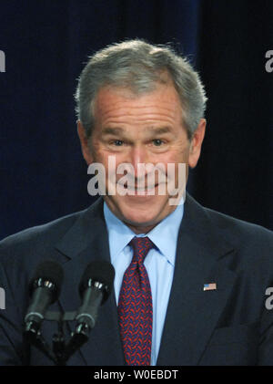 Le président américain George W. Bush parle avant l'assermentation de Steven Preston, nouveau directeur du département américain du logement et du développement urbain, à Washington le 6 juin 2008. (Photo d'UPI/Alexis C. Glenn) Banque D'Images
