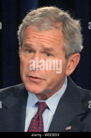 Le président américain George W. Bush parle avant l'assermentation de Steven Preston, nouveau directeur du département américain du logement et du développement urbain, à Washington le 6 juin 2008. (Photo d'UPI/Alexis C. Glenn) Banque D'Images