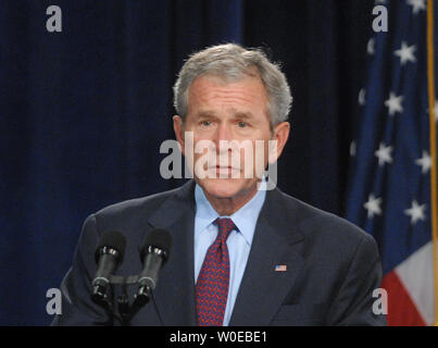 Le président américain George W. Bush parle avant l'assermentation de Steven Preston, nouveau directeur du département américain du logement et du développement urbain, à Washington le 6 juin 2008. (Photo d'UPI/Alexis C. Glenn) Banque D'Images