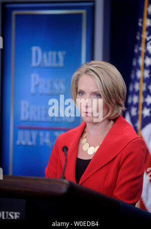 Secrétaire de presse de la Maison Blanche Dana Perino parle aux membres des médias au cours de la conférence de presse quotidienne à la Maison Blanche à Washington le 14 juillet 2008. Perino a annoncé plus tôt aujourd'hui que les obsèques de l'ancien Secrétaire de presse de la Maison Blanche Tony Snow sera le jeudi 17 juillet au sanctuaire catholique de l'Immaculée Conception à Washington. (UPI Photo/Kevin Dietsch) Banque D'Images