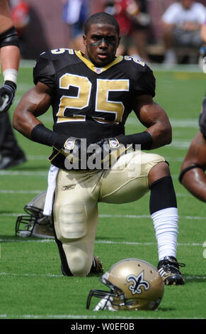 New Orleans Saints' running back Reggie Bush se réchauffe-up avant les Saints match contre les Redskins de Washington à FedEx Field à Landover, Maryland le 14 septembre 2008. (UPI Photo/Kevin Dietsch) Banque D'Images