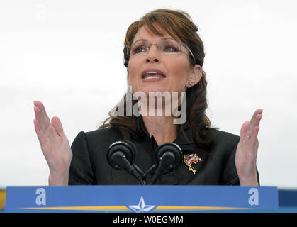 Candidat républicain à la vice-présidence du gouvernement de l'Alaska. Campagnes de Sarah Palin pour elle-même et candidat républicain le sénateur John McCain (AZ) à un rassemblement à Leesburg, en Virginie, le 27 octobre 2008. (Photo d'UPI/Roger L. Wollenberg) Banque D'Images