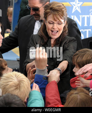 Candidat républicain à la vice-présidence du gouvernement de l'Alaska. Campagnes de Sarah Palin pour elle-même et candidat républicain le sénateur John McCain (AZ) à un rassemblement à Leesburg, en Virginie, le 27 octobre 2008. (Photo d'UPI/Roger L. Wollenberg) Banque D'Images