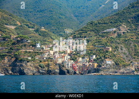 Manarola, Ligurie, Italie - 08 août 2018 - vue sur le village de la mer Banque D'Images