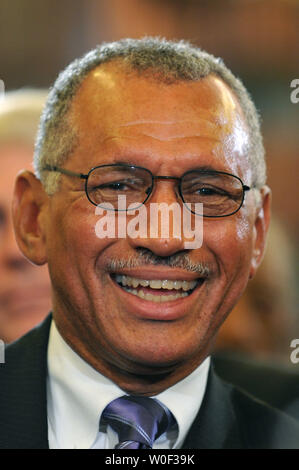 National Aeronautics and Space Administration (NASA) élu administrateur Charles Bolden Jr. témoigne au cours de son audience de confirmation devant le Sénat du Commerce, de la science et du Comité des transports, sur la colline du Capitole à Washington le 8 juillet 2009. (UPI Photo/Kevin Dietsch) Banque D'Images