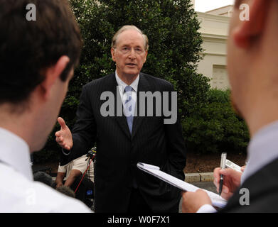 Le sénateur John Rockefeller IV, D-WV, s'adresse aux journalistes après sa rencontre avec le président américain Barack Obama sur la réforme des soins de santé à la Maison Blanche à Washington le 16 septembre 2009. UPI/Roger L. Wollenberg Banque D'Images