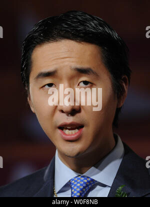 Rev. Hyung Jin Moon parle avant son père Révérend Sun Myung Moon s'adresse à un banquet en l'honneur de la publication de son autobiographie "comme un Peace-Loving Global Citizen' à Arlington, Virginie, le 1 octobre 2009. UPI/Roger L. Wollenberg Banque D'Images