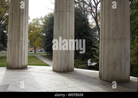 Souvent négligé par les touristes et les résidents, le monument commémoratif de guerre DC sur le National Mall se trouve négligé et besoin de restauration le 10 novembre 2009. Créé en 1931 en mémoire de DC résidents qui ont perdu la vie au cours de la Première Guerre mondiale, c'est le seul monument dans la capitale du pays consacré la Grande Guerre. UPI/Madeline Marshall Banque D'Images