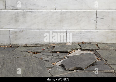 Souvent négligé par les touristes et les résidents, le monument commémoratif de guerre DC sur le National Mall se trouve négligé et besoin de restauration le 10 novembre 2009. Créé en 1931 en mémoire de DC résidents qui ont perdu la vie au cours de la Première Guerre mondiale, c'est le seul monument dans la capitale du pays consacré la Grande Guerre. UPI/Madeline Marshall Banque D'Images