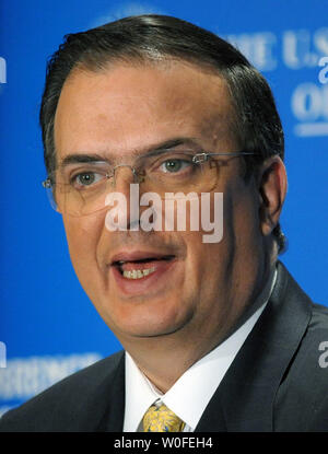 Maire de Mexico Marcelo Ebrard, président du Conseil des maires du monde sur les changements climatiques, s'adresse à la Conférence des maires des États-Unis à Washington le 22 janvier 2010. UPI/Roger L. Wollenberg Banque D'Images