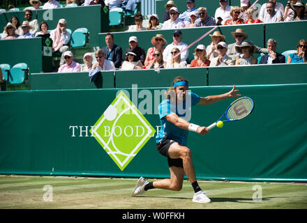 Stoke Poges, España. 27 Juin, 2019. Stefanos Tsitsipas (GRE) en photo joue Roberto Bautista Agut (ESP) dans le premier match de la journée sur la troisième journée du Boodles à Stoke Park Country Club, hôtel et spa. Credit : Maureen McLean/Alamy Live News Banque D'Images