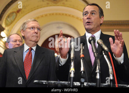 Chef de la minorité de la Chambre John Boehner Rép. (R-OH) parle aux côtés de ses électeurs républicains à la suite d'une réunion du caucus républicain bicaméral sur la réforme des soins de santé sur la colline du Capitole à Washington le 18 mars 2010. UPI/Kevin Dietsch Banque D'Images
