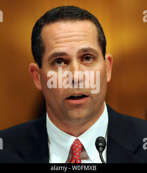 Ancien associé et chef des hypothèques ministère Daniel Sparks témoigne devant un Sénat Homeland Security and Governmental Affairs Committee audition sur Goldman Sachs' rôle dans les crises financières sur la colline du Capitole à Washington le 27 avril 2010. UPI/Roger L. Wollenberg Banque D'Images