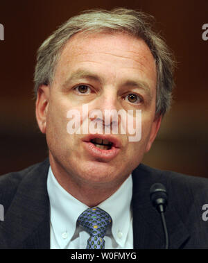 David Viniar, vice-président exécutif et chef de la direction financière, témoigne devant un Sénat Homeland Security and Governmental Affairs Committee audition sur Goldman Sachs' rôle dans les crises financières sur la colline du Capitole à Washington le 27 avril 2010. UPI/Roger L. Wollenberg Banque D'Images