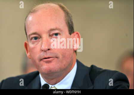 Lamar McKay, président et président de BP America Inc., témoigne lors d'une énergie du Sénat et des ressources naturelles sur l'audience du Comité BP Deepwater Horizon oil rig accident dans le golfe du Mexique, à Washington le 11 mai 2010. UPI/Kevin Dietsch Banque D'Images