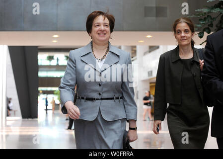 Candidat à la Cour suprême Elena Kagan arrive pour une réunion avec le sénateur Chuck Grassley, R-IA, dans le sénat Hart Immeuble de bureaux sur la colline du Capitole à Washington le 8 juin 2010. UPI/Roger L. Wollenberg Banque D'Images