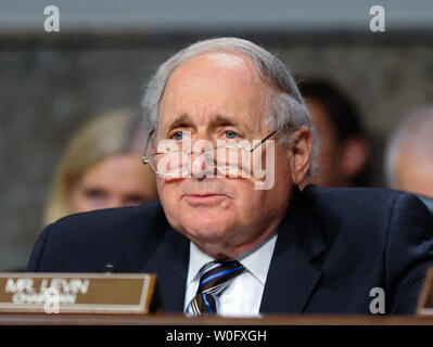 Le sénateur Carl Levin (D-MI) préside une audience du Comité des forces armées du Sénat sur la nouvelle réduction des armes stratégiques (START) Traité sur la colline du Capitole à Washington le 29 juillet 2010. UPI/Alexis C. Glenn Banque D'Images