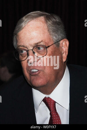New York milliardaire philanthrope David Koch assiste à la fondation de la prospérité pour les Américains 'Defending quatrième rapport annuel de l'American Dream' sommet à Washington le 27 août 2010. UPI/Alexis C. Glenn Banque D'Images