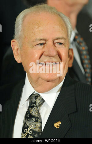 New Orleans Saints propriétaire de l'équipe Tom Benson est vu lors d'un événement où le président Barack Obama s'est félicité de la Super Bowl 2010 Champions Nouvelle Orleans Saints à la Maison Blanche à Washington le 9 août 2010. UPI/Kevin Dietsch Banque D'Images