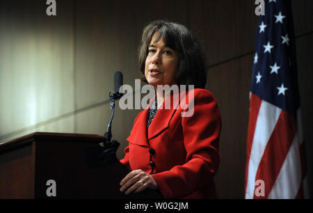 La Présidente de la FDIC, Sheila Bair parle lors d'un Federal Deposit Insurance Corporation (FDIC) Colloque sur "ortgages et l'avenir du financement de l'habitation' à Arlington, Virginie, le 25 octobre 2010. UPI/Roger L. Wollenberg Banque D'Images