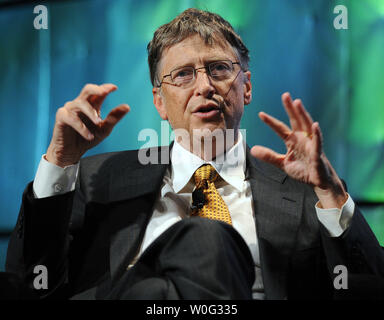 Le fondateur de Microsoft Bill Gates prend la parole à la Fondation pour les National Institutes of Health (NIH) 2010 Sommet mondial de la Santé sur la façon dont la technologie peut aider à améliorer la santé dans le monde entier à Washington le 9 novembre 2010. UPI/Roger L. Wollenberg Banque D'Images