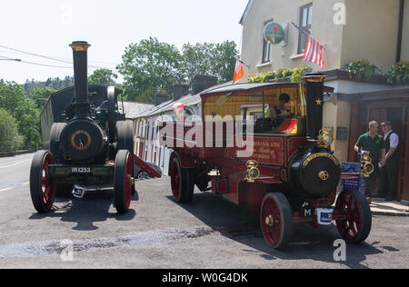 Leap, West Cork, Irlande, 27 juin 2019, sur l'un des jours les plus chauds de l'année avec des températures dans les vingt's ces boîtes du feu du moteur à vapeur devait encore nourris avec du charbon pour les garder en mouvement. Ils ont été recueillies lors d'un rassemblement organisé pour recueillir des fonds pour la RNLI. Aphperspective crédit/ Alamy Live News Banque D'Images