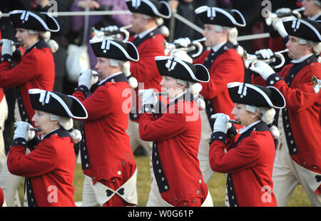 L'ARMÉE AMÉRICAINE Old Guard Fife and Drum Corps procède à la cérémonie d'accueil que le président des États-Unis, Barack Obama, se félicite le président chinois Hu Jintao au début de la visite d'Etat de Hu Jintao sur la pelouse Sud de la Maison Blanche à Washington le 19 janvier 2011. UPI/Pat Benic Banque D'Images