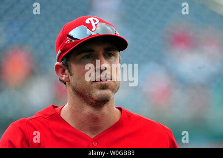 Le deuxième but des Phillies de Philadelphie Chase Utley se réchauffe au cours de la pratique au bâton avant leur match contre les Nationals de Washington, au Championnat National Park à Washington le 31 mai 2011. UPI/Kevin Dietsch Banque D'Images