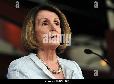 Chef de la minorité de la Chambre Nancy Pelosi (D-CA) tient son point de presse hebdomadaire à Washington le 21 juillet 2011. Pelosi a parlé sur la création d'emploi et la nécessité de relever le plafond de la dette. UPI/Kevin Dietsch Banque D'Images