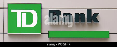 Un logo de la Banque TD est vu sur un bâtiment à Washington le 1 septembre 2011. UPI/Roger L. Wollenberg Banque D'Images