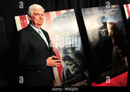 L'ancien sénateur Chris Dodd (D-CT) arrive à la première de son film 'J. Edgar' au Newseum à Washington le 8 novembre 2011. UPI/Kevin Dietsch Banque D'Images