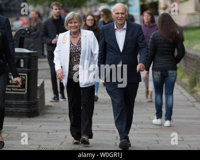 Vince Cable est rejoint par la partie trois nouveaux députés à Londres pour célébrer le meilleur résultat des élections européennes dans l'histoire du parti. Avec : Rachel, Vince Cable Câble Où : London, Royaume-Uni Quand : 27 mai 2019 Credit : Wheatley/WENN Banque D'Images